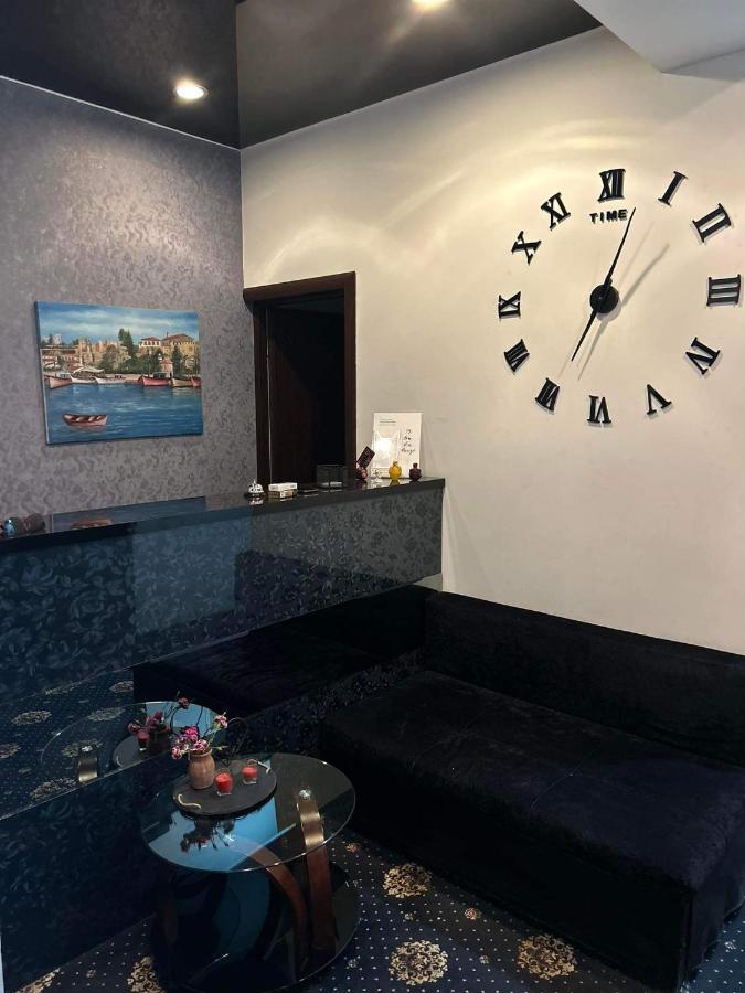Du Vin Rouge Tbilisi Hotel ภายนอก รูปภาพ