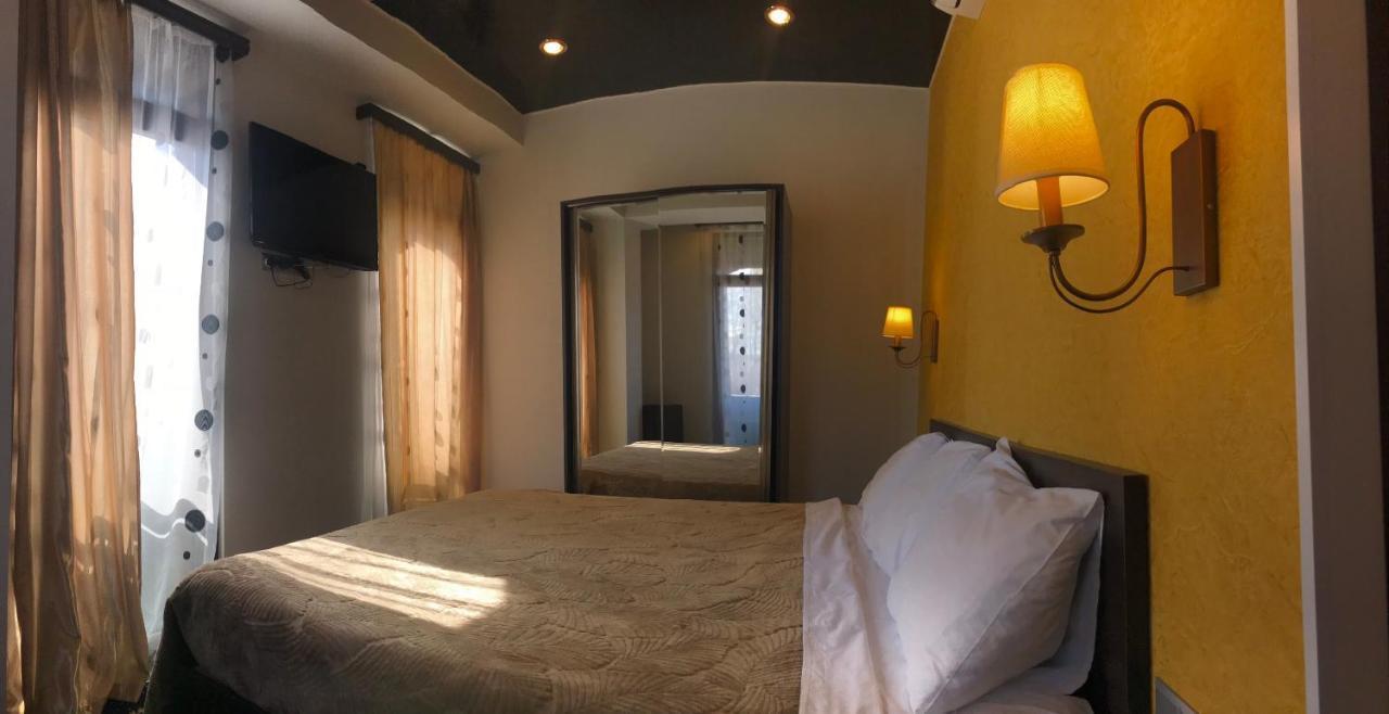Du Vin Rouge Tbilisi Hotel ภายนอก รูปภาพ